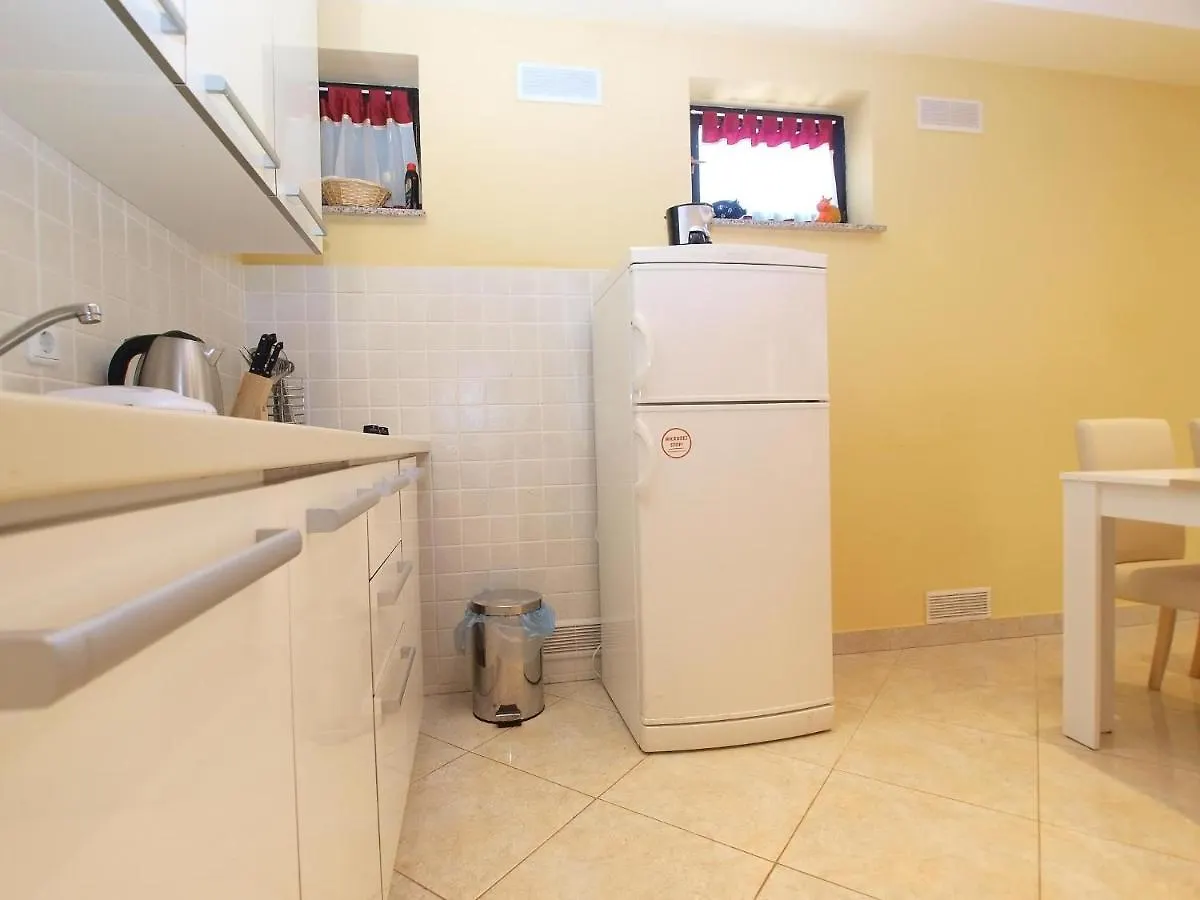 Apartments Puntizela 727 Пула