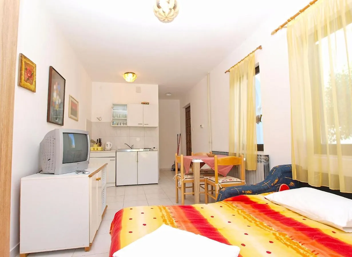Apartments Puntizela 727 Pula 0*,